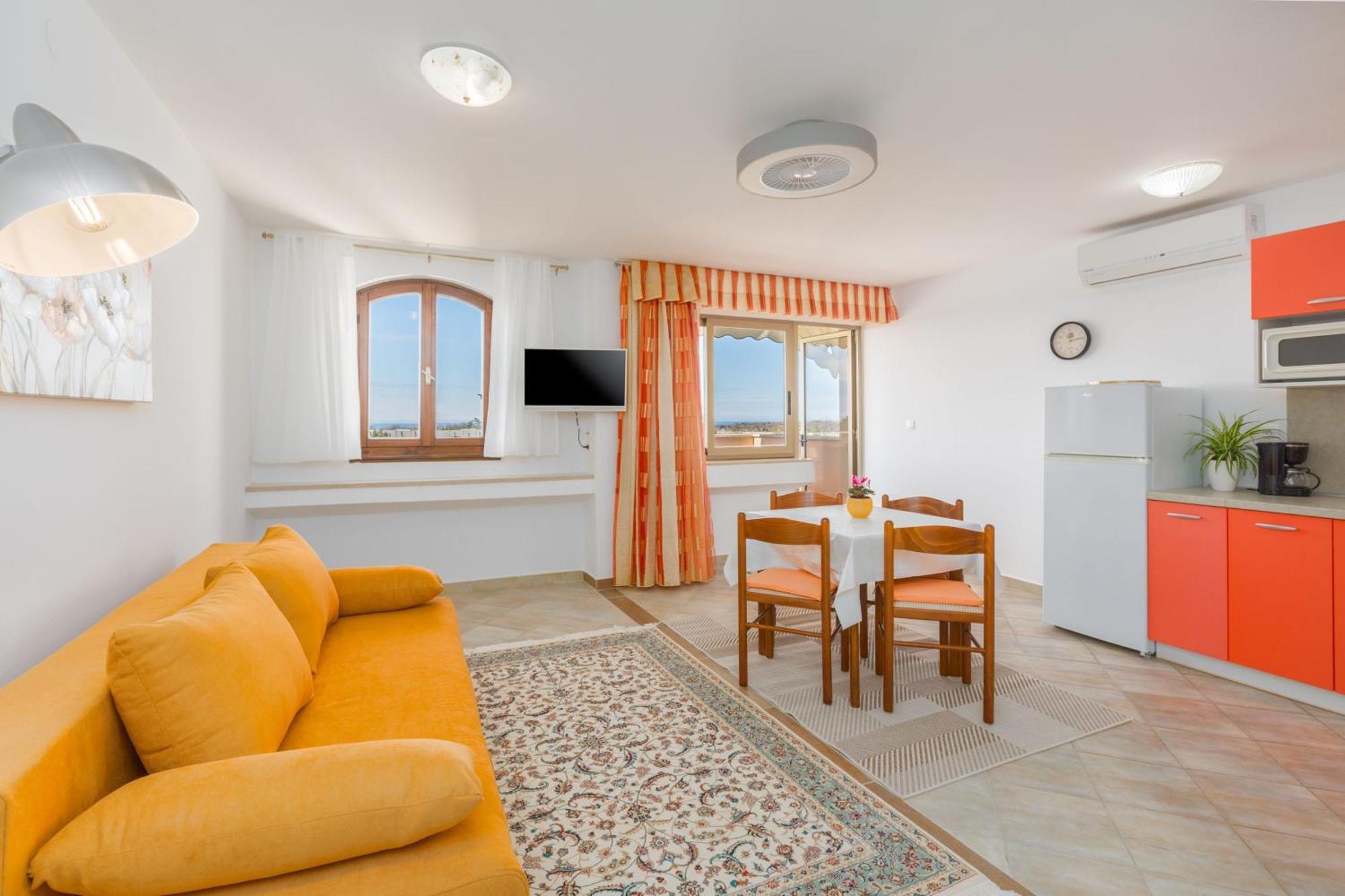 Livija 4 Mit Pool Und Meerblick Apartmán