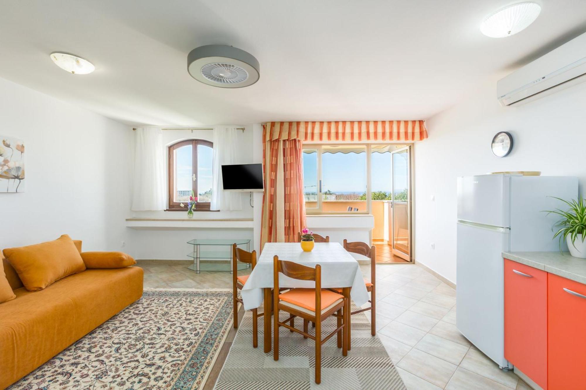 Livija 4 Mit Pool Und Meerblick Apartmán